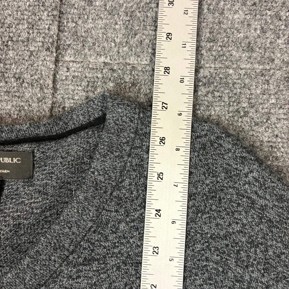 Banana Republic Mens Gray Silk Cashmere Blend V-Neck Sweater Large Premium Luxe